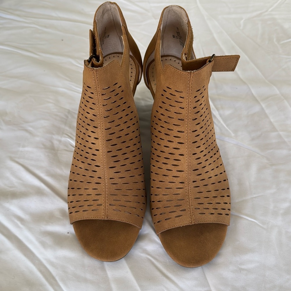Adrienne Vittadini tan, peep toe wood 3” wedge heel, velcro size fastener. Sz 9